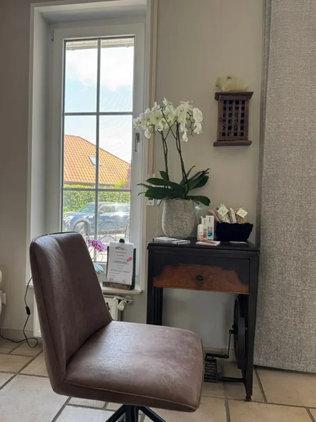 Ruhiger und liebevoll eingerichteter Praxisbereich für Physiotherapie in Bakum